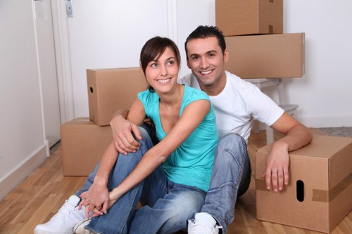 Croydon moving vehicle for flats and houses